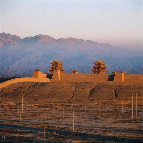 "Суперзабор" империи дал трещину