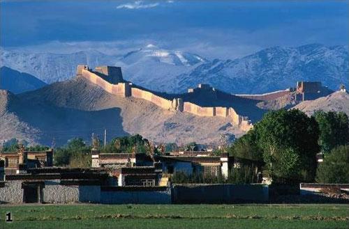 "Суперзабор" империи дал трещину