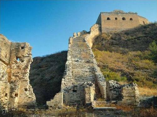 "Суперзабор" империи дал трещину