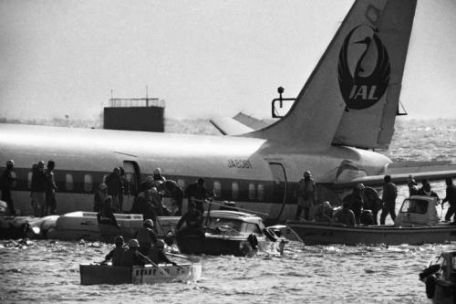 10 пилотов, намеренно разбивших самолеты