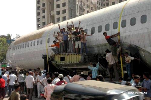 «Боинг-737» забыли на  дороге