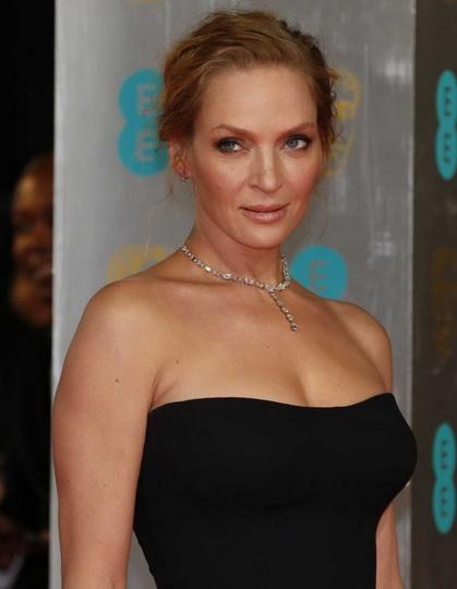 20 звезд с внушительной грудью