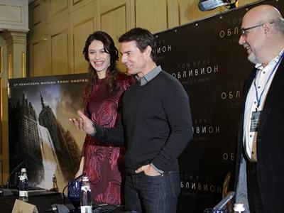 Том Круз приехал в Москву с женой