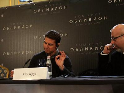 Том Круз приехал в Москву с женой