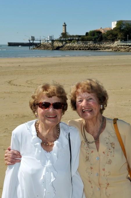 Старейшим близнецам в мире исполнилось 98 лет