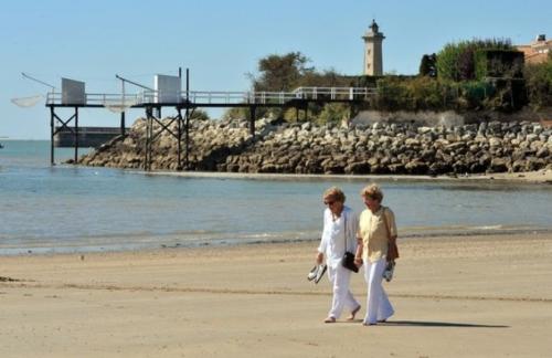 Старейшим близнецам в мире исполнилось 98 лет