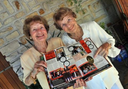Старейшим близнецам в мире исполнилось 98 лет