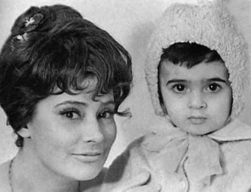 Памятные фотографии знаменитостей и их родителей