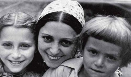 Памятные фотографии знаменитостей и их родителей