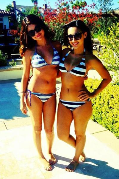 Звезды в бикини с геометрическим узором