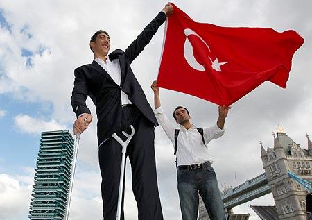 Турок  признан самым высоким человеком в мире