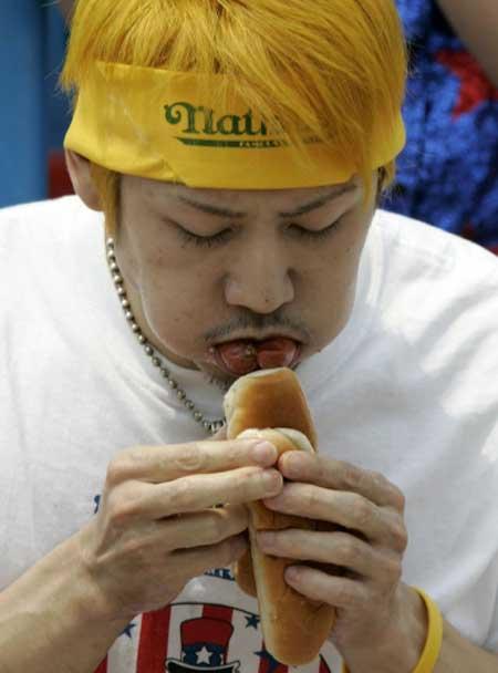 Кобаяси съел за 12 минут 54 хот-дога