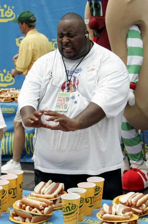 Кобаяси съел за 12 минут 54 хот-дога