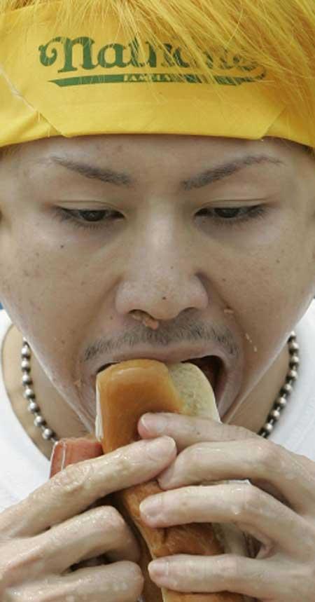 Кобаяси съел за 12 минут 54 хот-дога