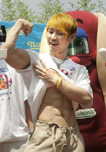 Кобаяси съел за 12 минут 54 хот-дога