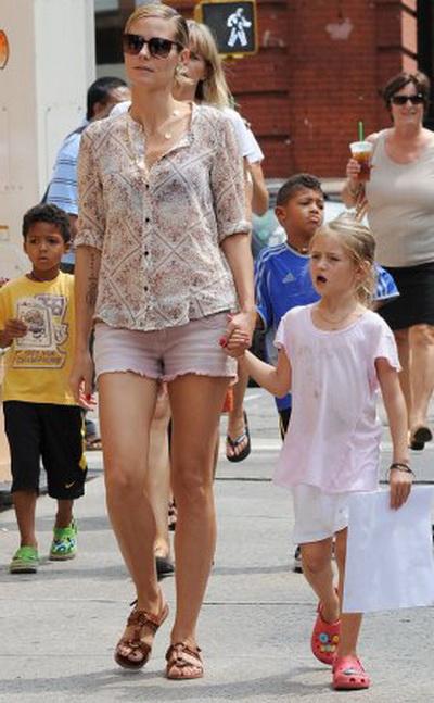 Знаменитости в шортах: кто сексуальней?