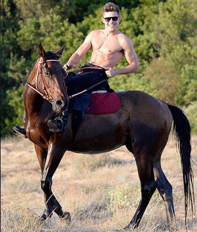 Звездные мужчины без рубашек