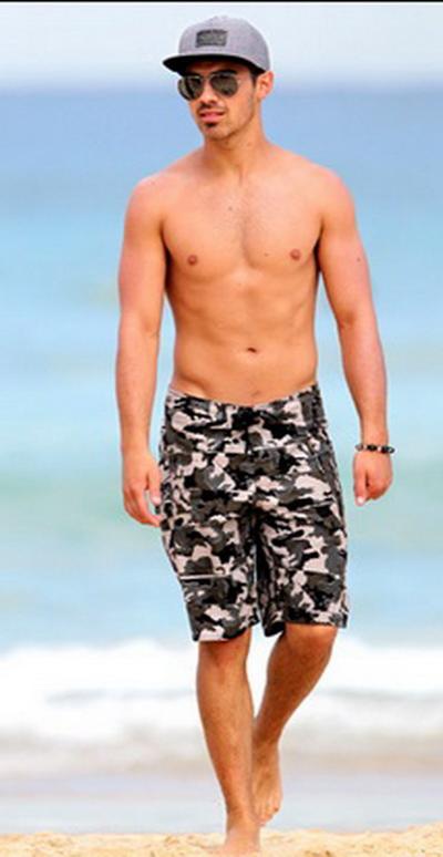 Звездные мужчины без рубашек