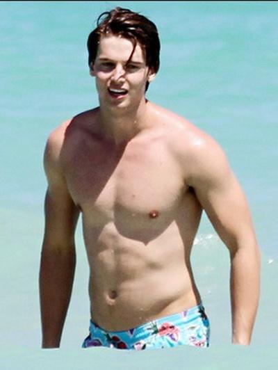 Звездные мужчины без рубашек