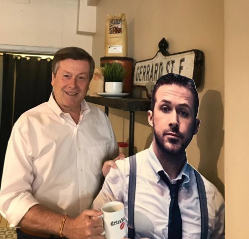 Владелице кафе в Торонто удалось заманить Райана Гослинга на чашечку кофе