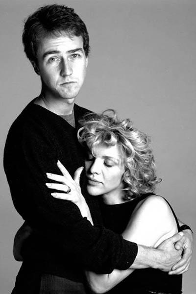 Первая любовь: с кем знаменитости встречались в юности