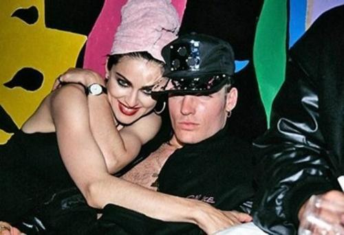 Первая любовь: с кем знаменитости встречались в юности