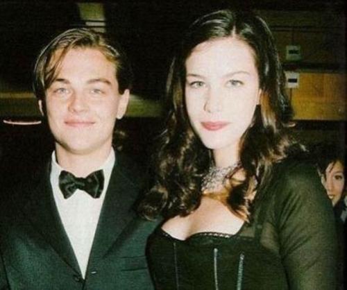 Первая любовь: с кем знаменитости встречались в юности