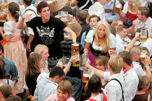 Самый большой пивной праздник стартовал в Мюнхене