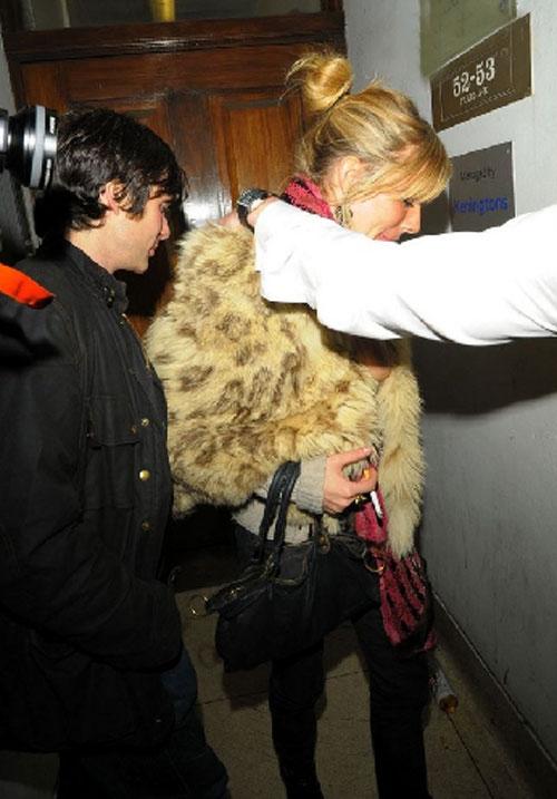 Сиенна Миллер нашла себе нового собутыльника