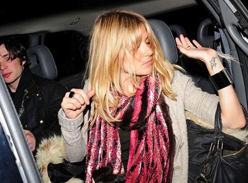 Сиенна Миллер нашла себе нового собутыльника