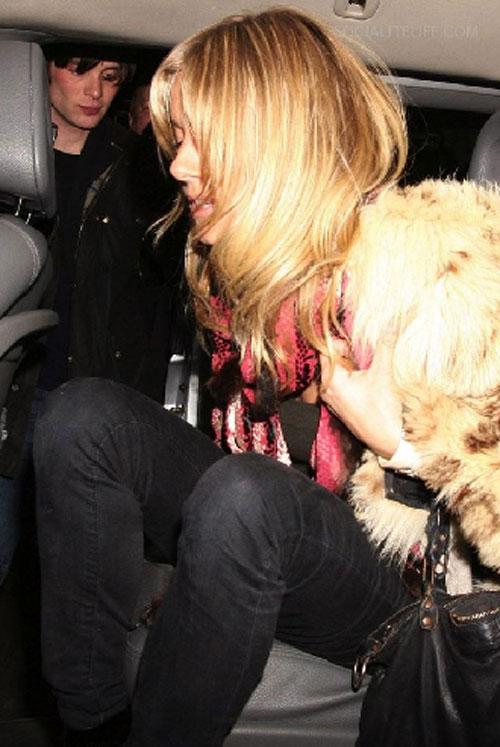 Сиенна Миллер нашла себе нового собутыльника