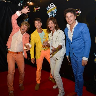 Звезды — на сцене, зрители — в пене