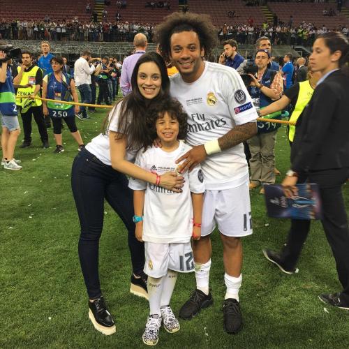 Самые красивые жены футболистов, участвующих в ЧМ-2018