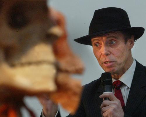 Немец заставил трупы заниматься сексом