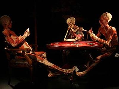 Немец заставил трупы заниматься сексом