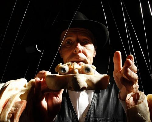 Немец заставил трупы заниматься сексом