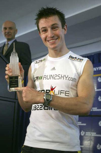 Спортсмены совершили рывок на 86 этаж