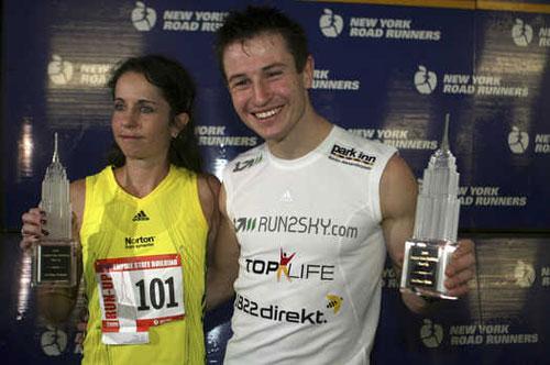 Спортсмены совершили рывок на 86 этаж