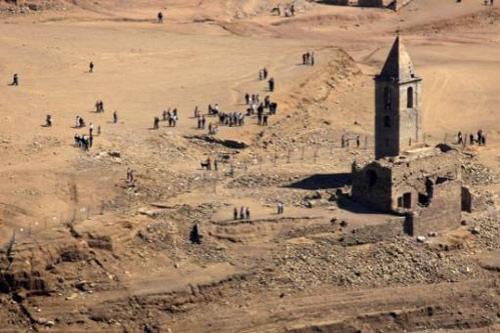 Засуха "обнажила" цыганский храм 11 века
