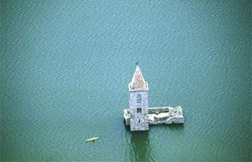 Засуха "обнажила" цыганский храм 11 века