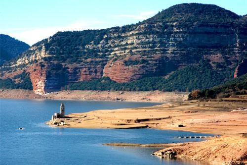 Засуха "обнажила" цыганский храм 11 века