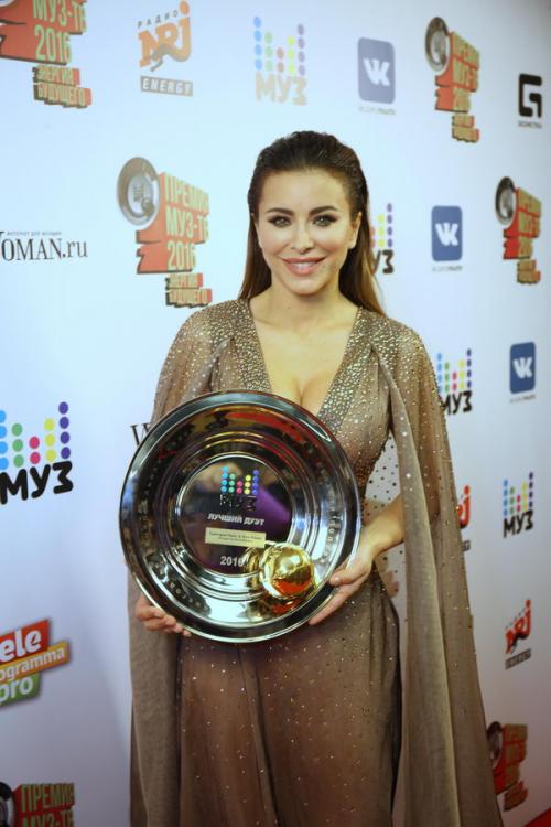 На премии МУЗ-ТВ Собчак поцеловали…в живот