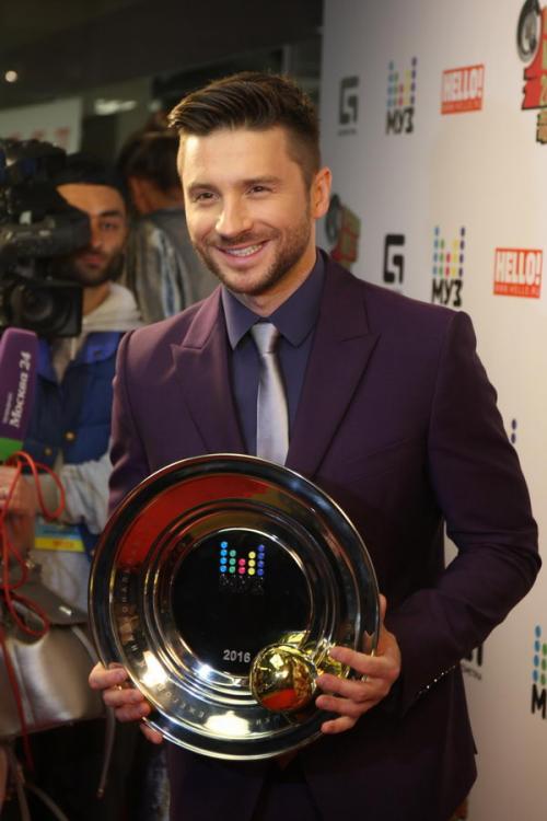 На премии МУЗ-ТВ Собчак поцеловали…в живот