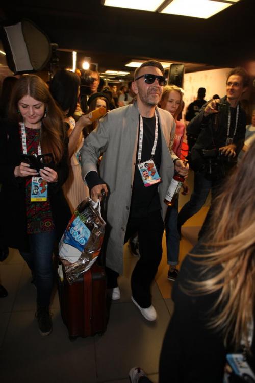 На премии МУЗ-ТВ Собчак поцеловали…в живот