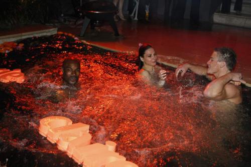 Как отрываются звезды на частных вечеринках и дискотеках