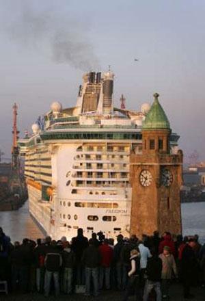 Новые «Титаники» бороздят океан