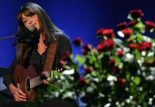 Карл Лагерфельд загляделся на прелести Сальмы Хайек