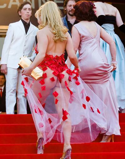 Звезды, прогадавшие с откровенными нарядами