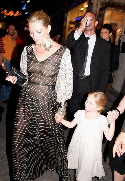 Звезды, прогадавшие с откровенными нарядами