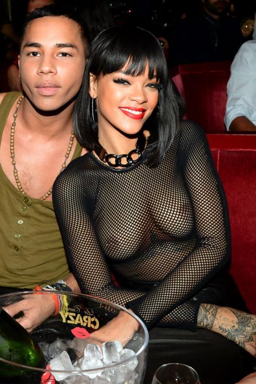 Звезды, прогадавшие с откровенными нарядами